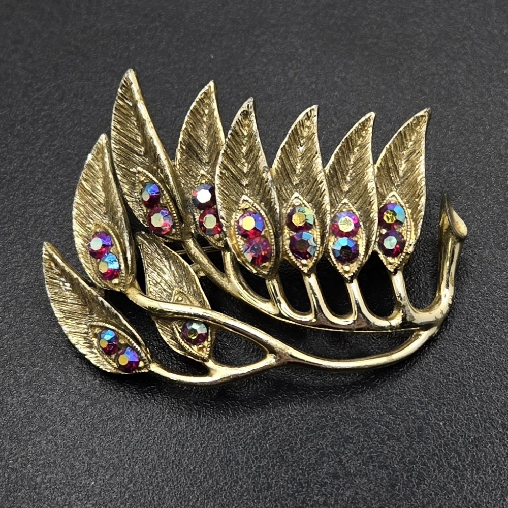 🍁 Tara Brooch Gold Tone Leaves with Stunning Red Aurora Borealis Crystals